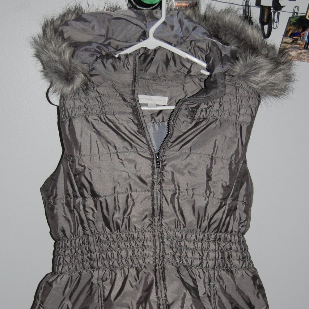 WOMEN NEW YORK AND COMPANY GRAY VEST WITH FUR SIZE EX-LARGE